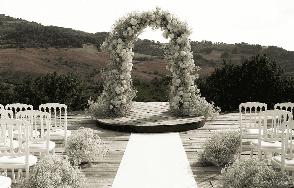 Wedding floral decor: choose your flowers based on your wedding style